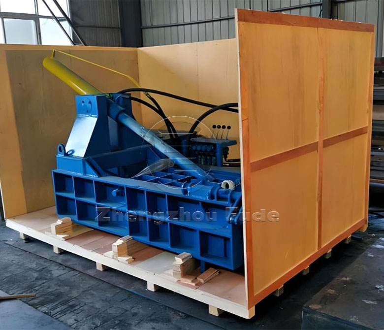 Metal briquetting machine