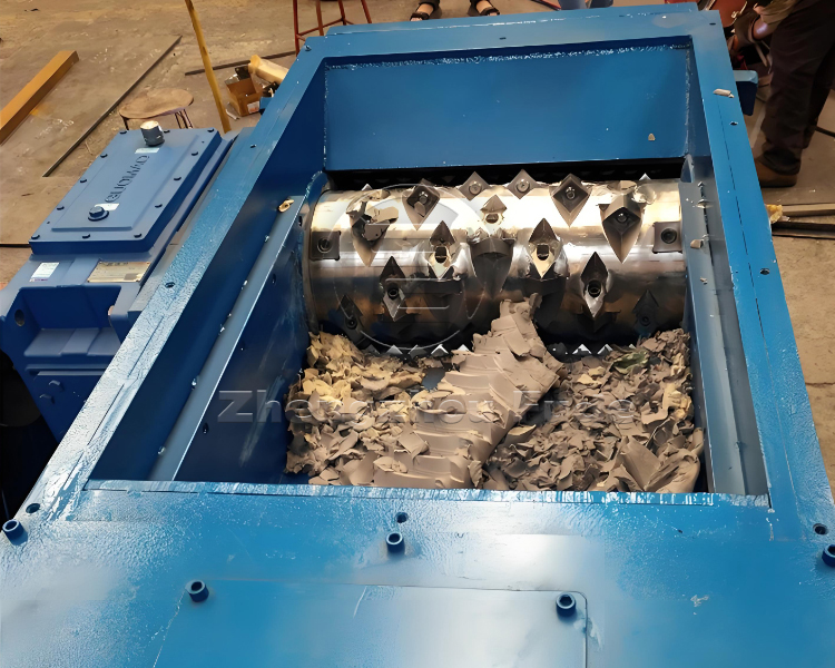 Single axis shredder