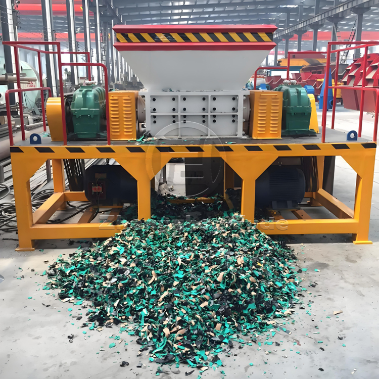 Double axis shredder