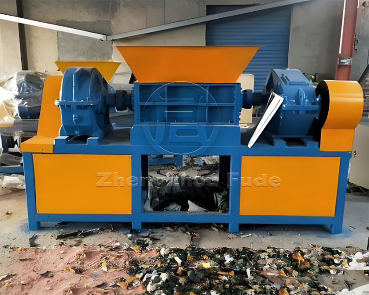 Double axis shredder