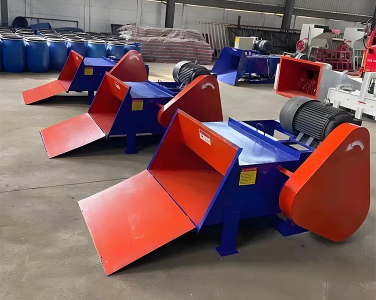 Foam-forming and compacting machine